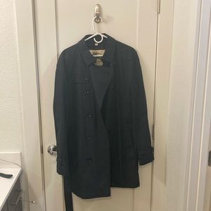 Burberry Men’s medium length trench coat, black size 52 R, like new